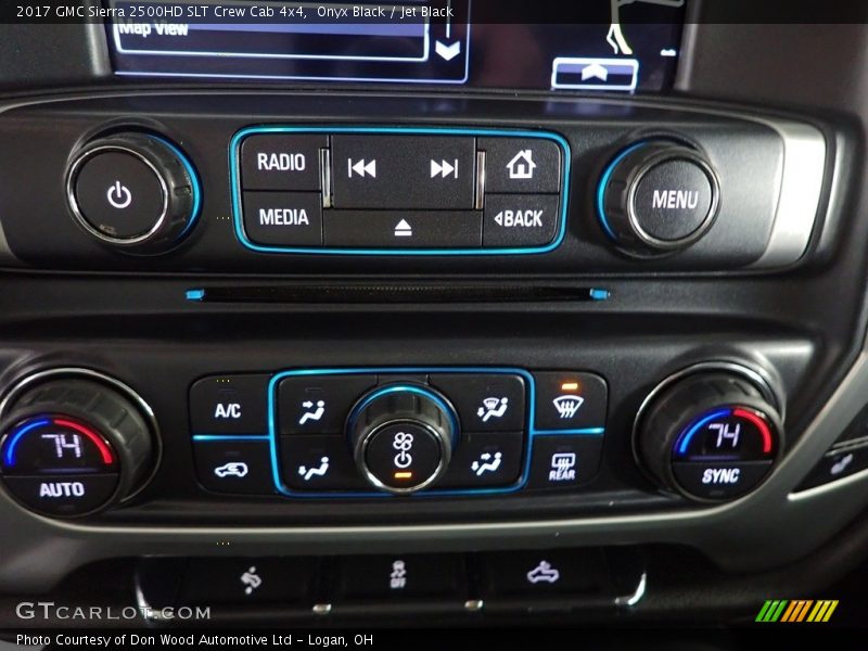 Controls of 2017 Sierra 2500HD SLT Crew Cab 4x4
