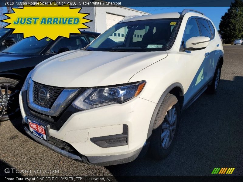 Glacier White / Charcoal 2019 Nissan Rogue Special Edition AWD