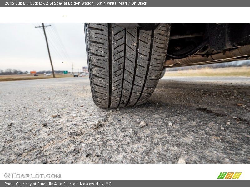Satin White Pearl / Off Black 2009 Subaru Outback 2.5i Special Edition Wagon