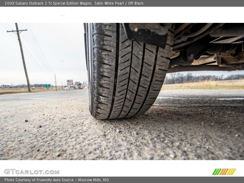 Satin White Pearl / Off Black 2009 Subaru Outback 2.5i Special Edition Wagon