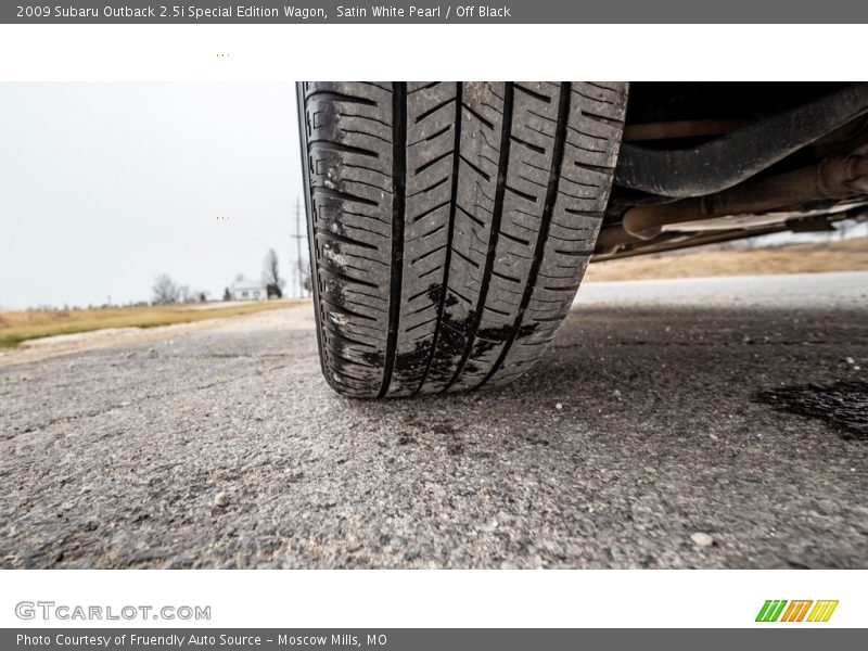 Satin White Pearl / Off Black 2009 Subaru Outback 2.5i Special Edition Wagon