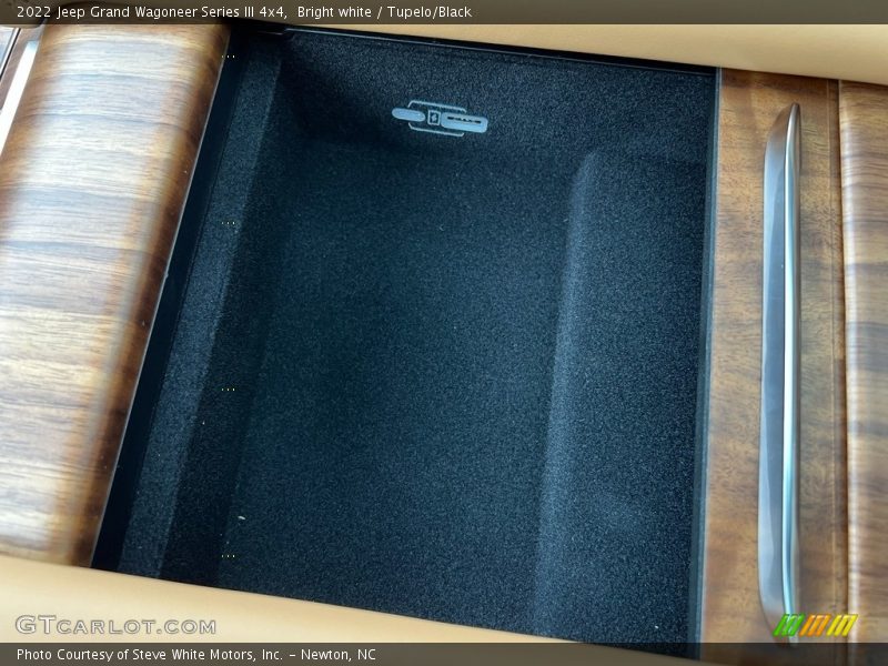 Bright white / Tupelo/Black 2022 Jeep Grand Wagoneer Series III 4x4