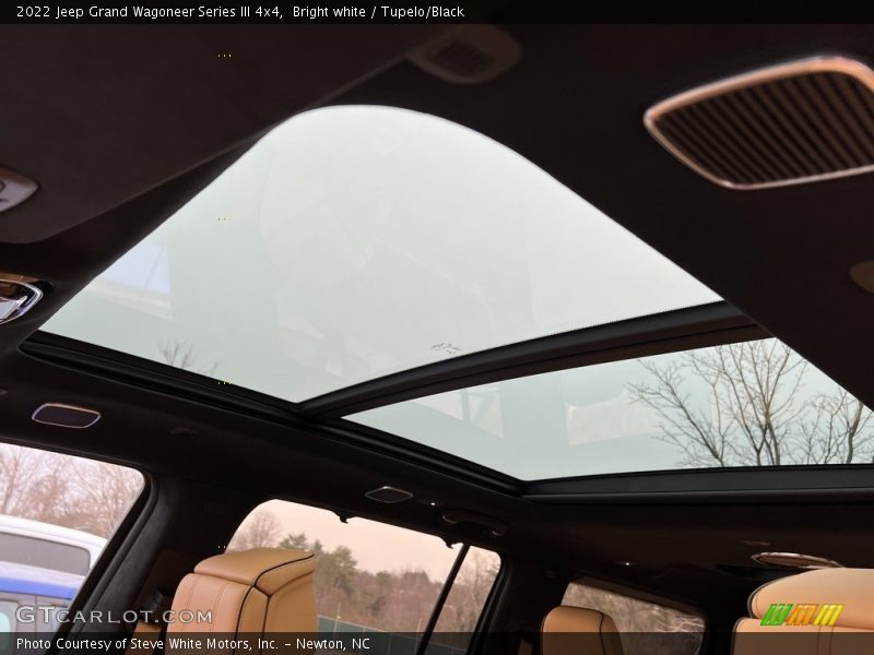Sunroof of 2022 Grand Wagoneer Series III 4x4