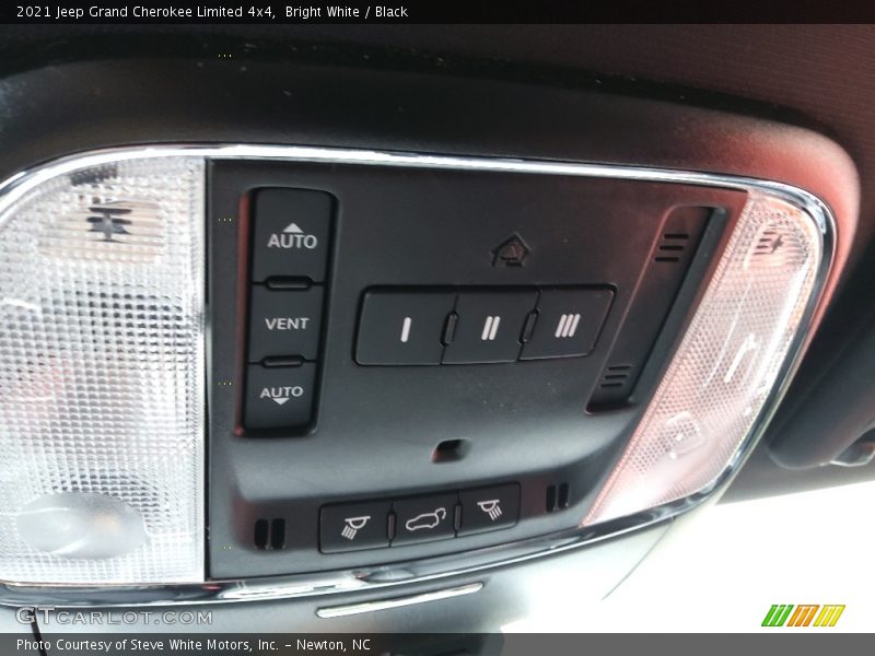 Bright White / Black 2021 Jeep Grand Cherokee Limited 4x4