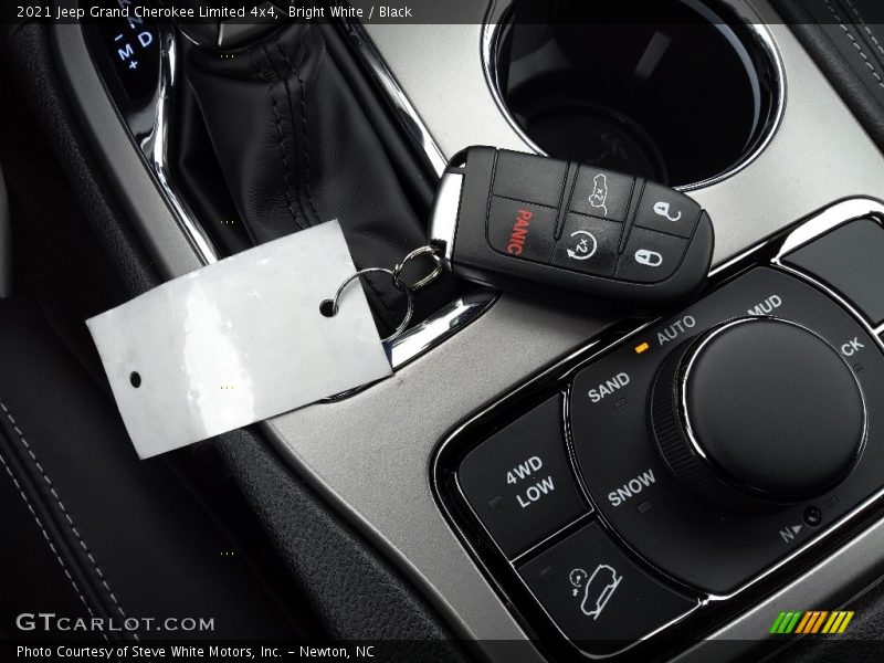Bright White / Black 2021 Jeep Grand Cherokee Limited 4x4