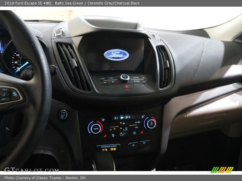Baltic Sea Green / Chromite Gray/Charcoal Black 2019 Ford Escape SE 4WD