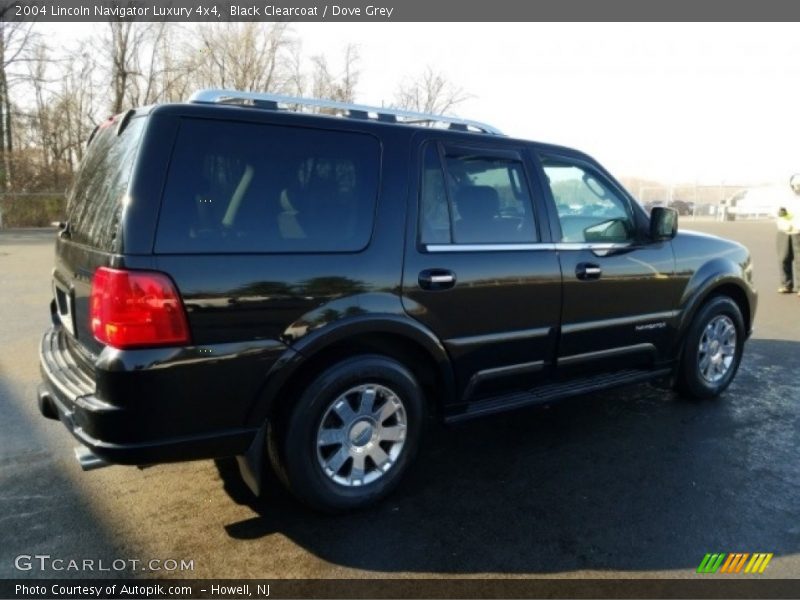 Black Clearcoat / Dove Grey 2004 Lincoln Navigator Luxury 4x4