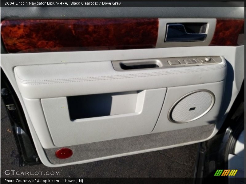 Black Clearcoat / Dove Grey 2004 Lincoln Navigator Luxury 4x4