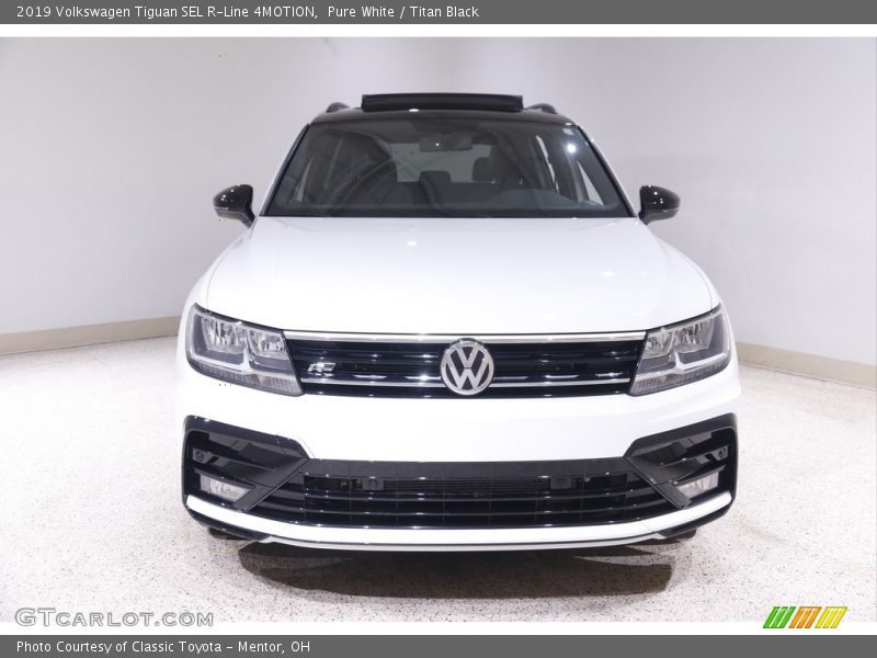 Pure White / Titan Black 2019 Volkswagen Tiguan SEL R-Line 4MOTION