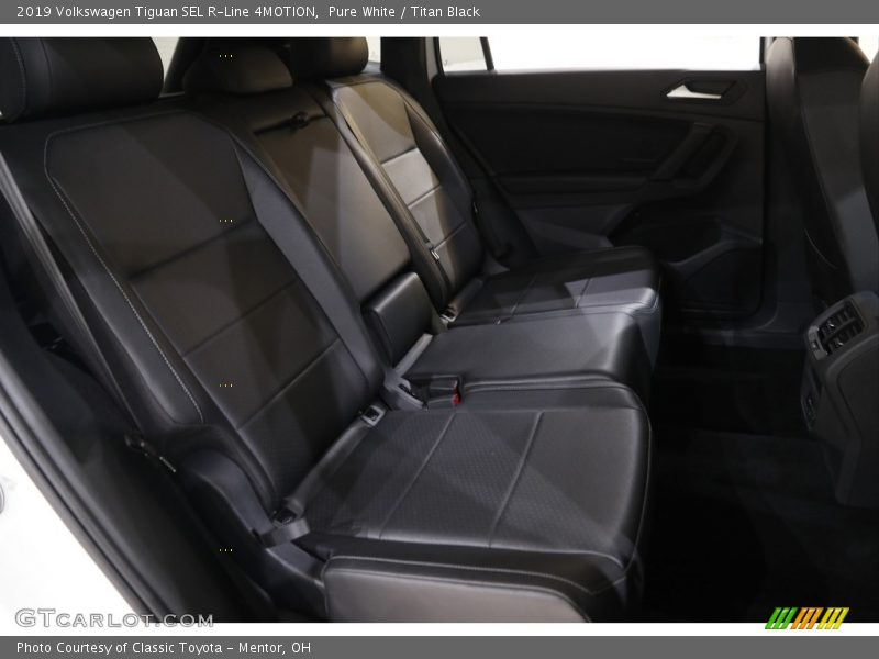Pure White / Titan Black 2019 Volkswagen Tiguan SEL R-Line 4MOTION