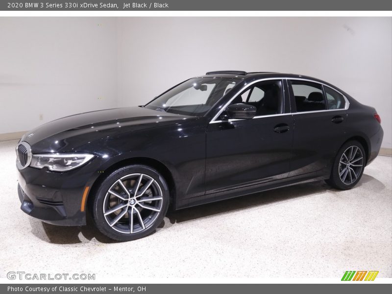 Front 3/4 View of 2020 3 Series 330i xDrive Sedan