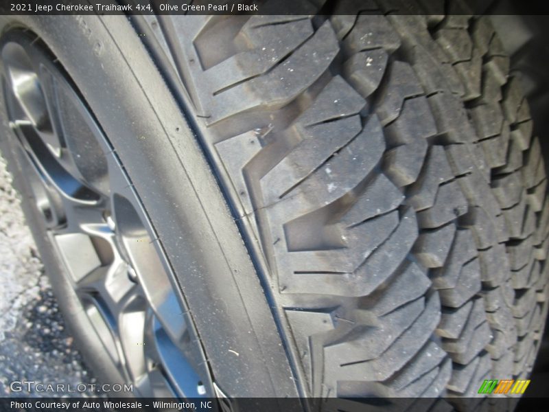 Olive Green Pearl / Black 2021 Jeep Cherokee Traihawk 4x4