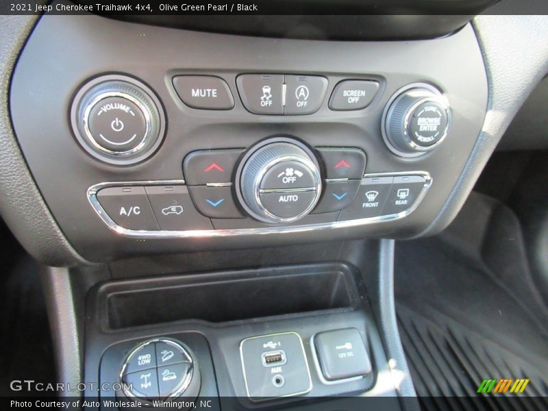 Olive Green Pearl / Black 2021 Jeep Cherokee Traihawk 4x4