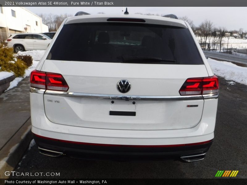 Pure White / Titan Black 2021 Volkswagen Atlas SE 4Motion