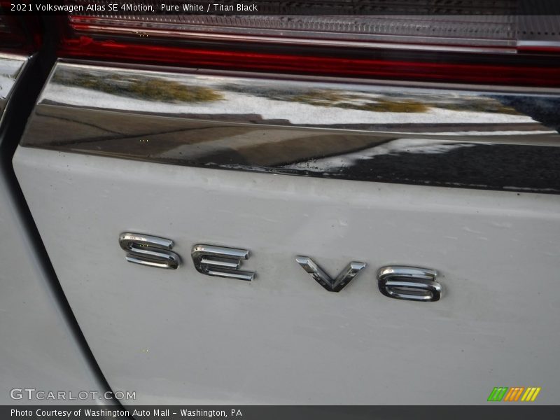 Pure White / Titan Black 2021 Volkswagen Atlas SE 4Motion