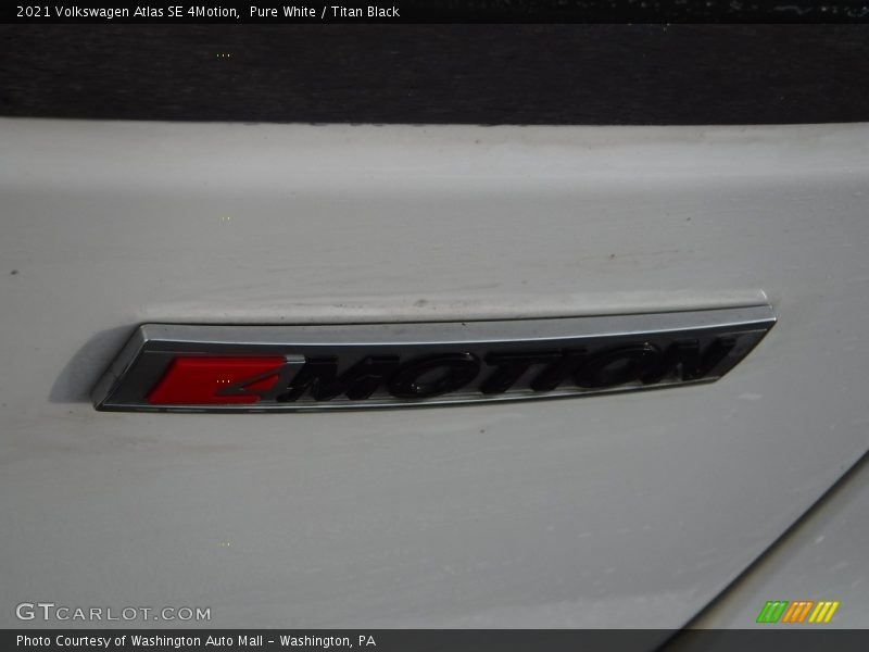 Pure White / Titan Black 2021 Volkswagen Atlas SE 4Motion