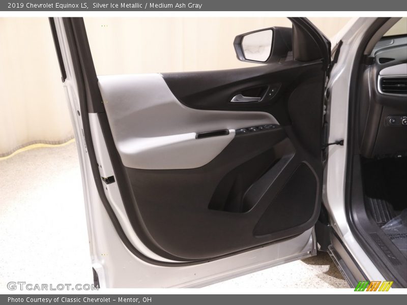 Silver Ice Metallic / Medium Ash Gray 2019 Chevrolet Equinox LS