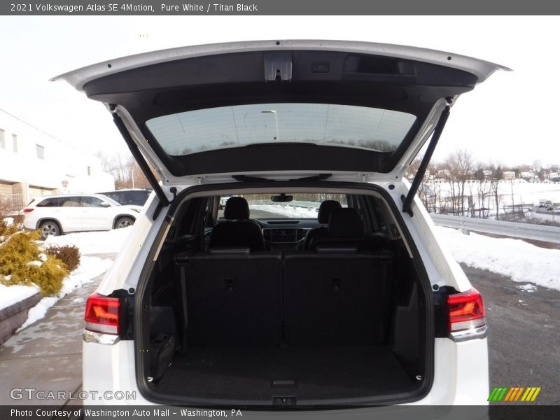 Pure White / Titan Black 2021 Volkswagen Atlas SE 4Motion
