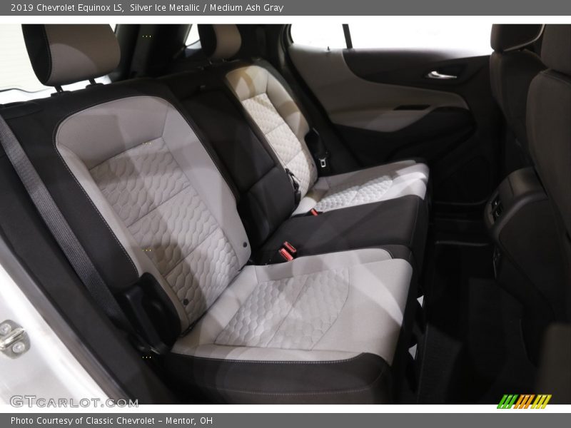 Silver Ice Metallic / Medium Ash Gray 2019 Chevrolet Equinox LS