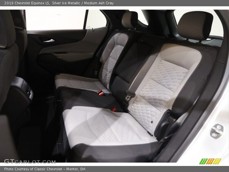 Silver Ice Metallic / Medium Ash Gray 2019 Chevrolet Equinox LS