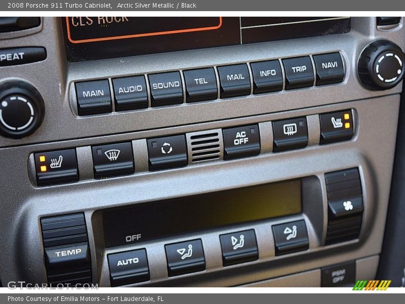 Controls of 2008 911 Turbo Cabriolet