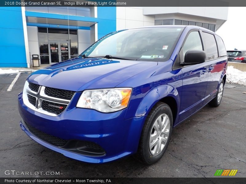 Front 3/4 View of 2018 Grand Caravan SE