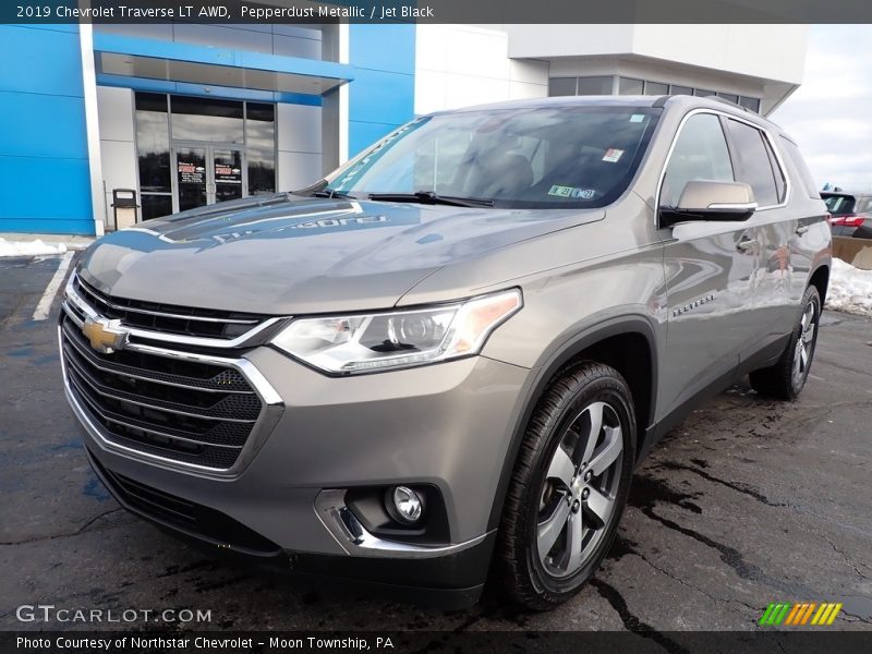 Pepperdust Metallic / Jet Black 2019 Chevrolet Traverse LT AWD