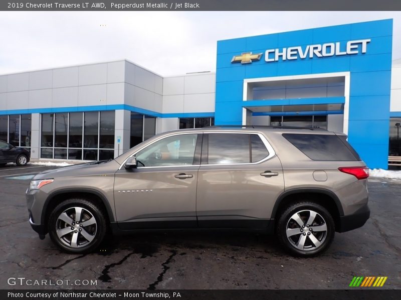 Pepperdust Metallic / Jet Black 2019 Chevrolet Traverse LT AWD