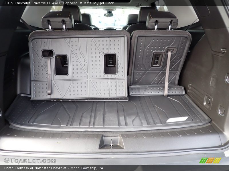 Pepperdust Metallic / Jet Black 2019 Chevrolet Traverse LT AWD