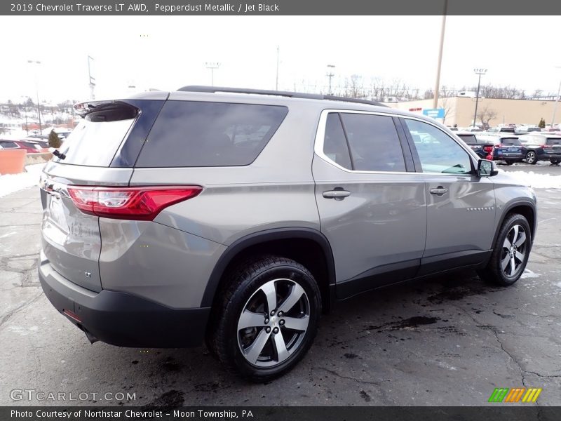 Pepperdust Metallic / Jet Black 2019 Chevrolet Traverse LT AWD