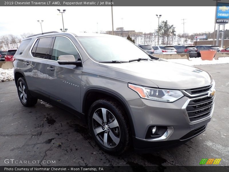 Pepperdust Metallic / Jet Black 2019 Chevrolet Traverse LT AWD