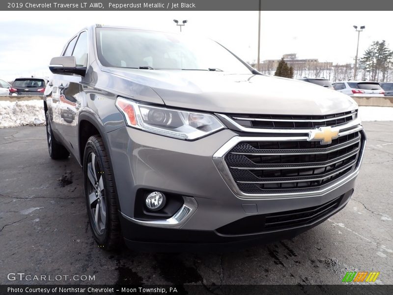 Pepperdust Metallic / Jet Black 2019 Chevrolet Traverse LT AWD