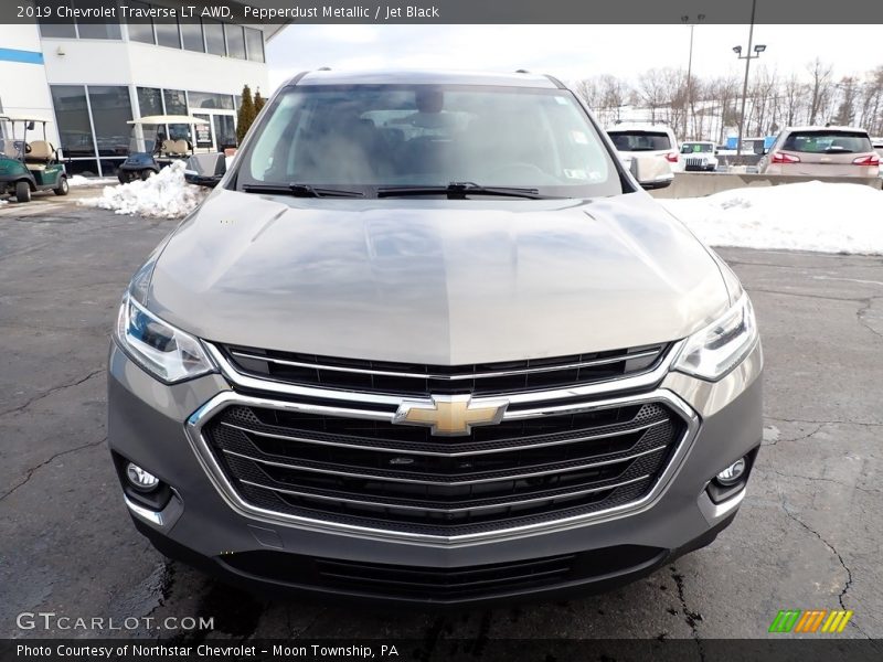 Pepperdust Metallic / Jet Black 2019 Chevrolet Traverse LT AWD