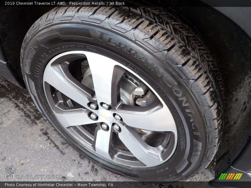 Pepperdust Metallic / Jet Black 2019 Chevrolet Traverse LT AWD