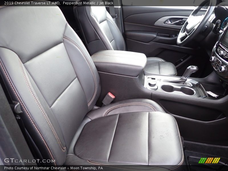 Pepperdust Metallic / Jet Black 2019 Chevrolet Traverse LT AWD
