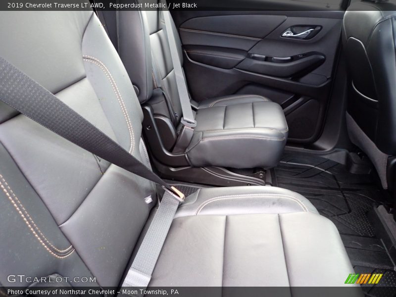Pepperdust Metallic / Jet Black 2019 Chevrolet Traverse LT AWD