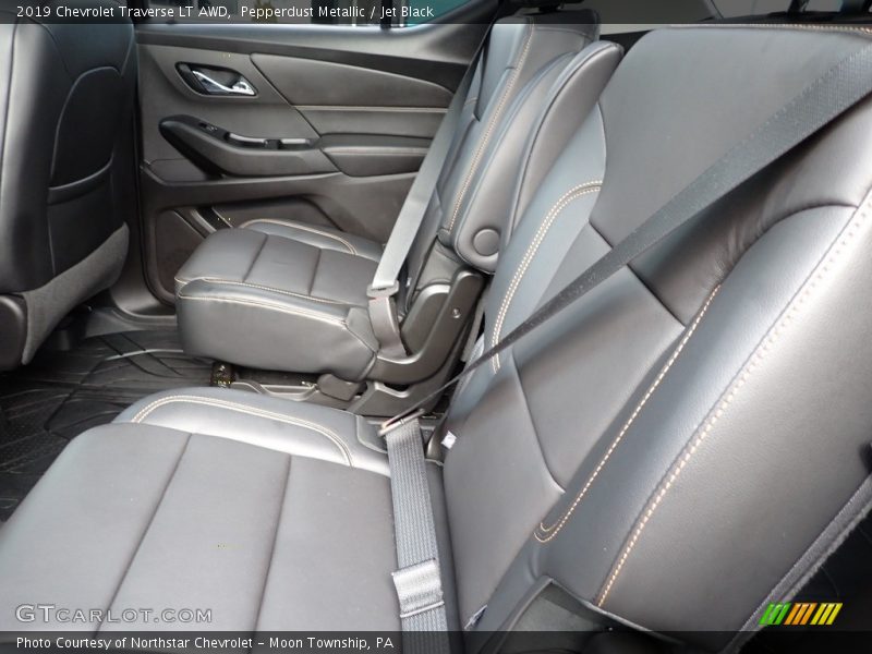 Pepperdust Metallic / Jet Black 2019 Chevrolet Traverse LT AWD