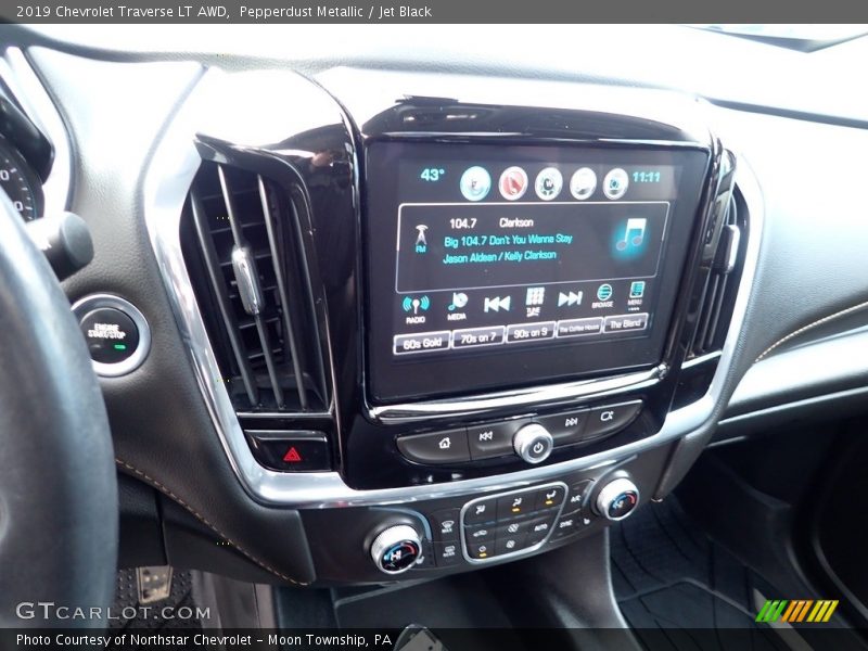 Pepperdust Metallic / Jet Black 2019 Chevrolet Traverse LT AWD