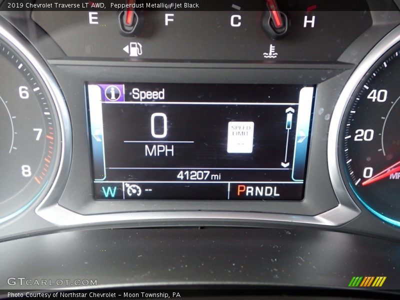 Pepperdust Metallic / Jet Black 2019 Chevrolet Traverse LT AWD