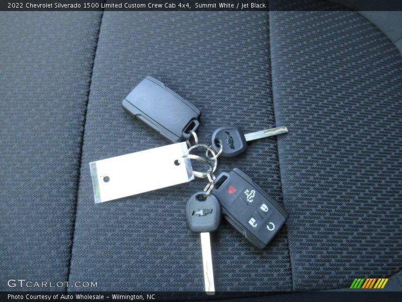 Summit White / Jet Black 2022 Chevrolet Silverado 1500 Limited Custom Crew Cab 4x4