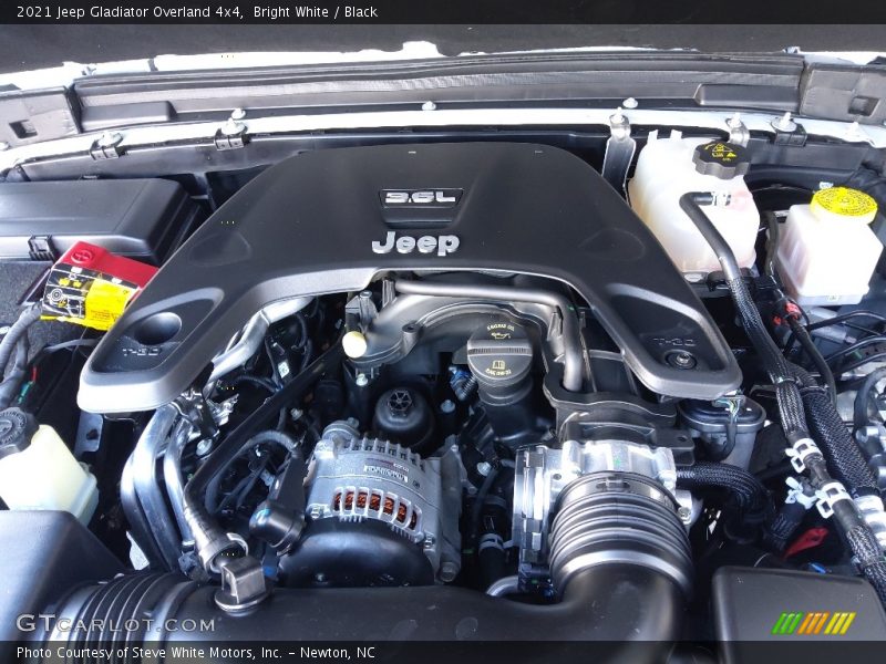 Bright White / Black 2021 Jeep Gladiator Overland 4x4