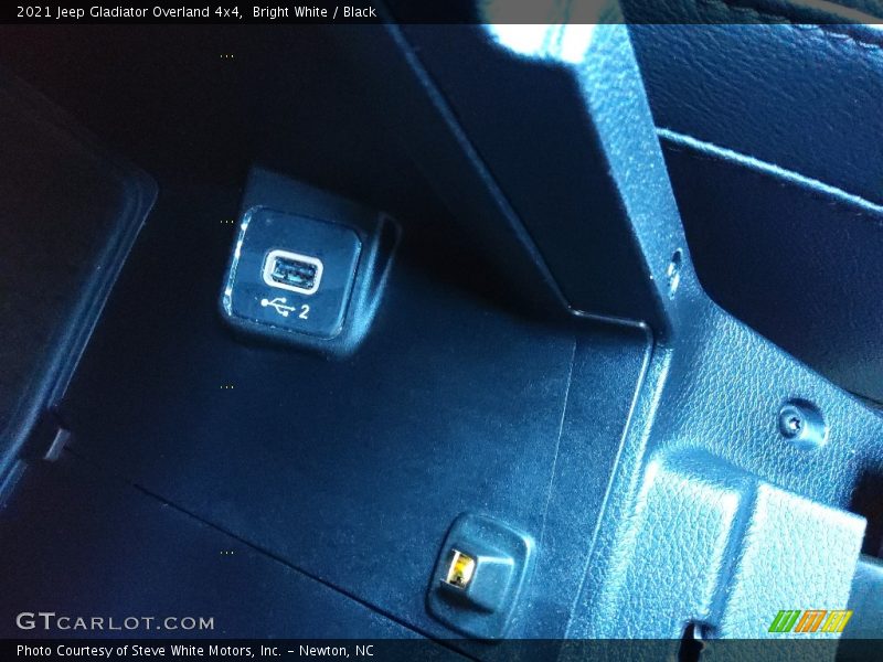 Bright White / Black 2021 Jeep Gladiator Overland 4x4