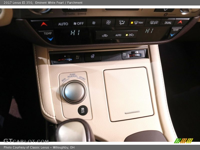 Eminent White Pearl / Parchment 2017 Lexus ES 350