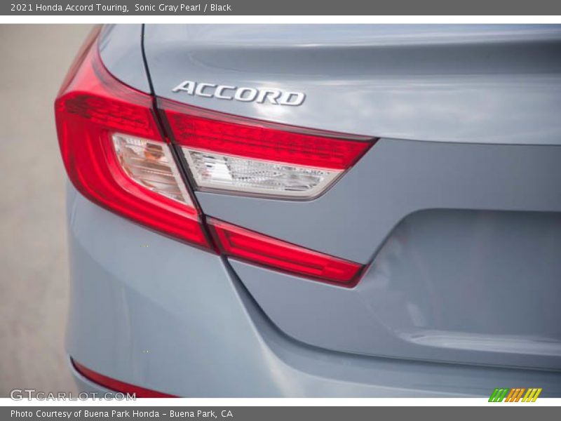 Sonic Gray Pearl / Black 2021 Honda Accord Touring