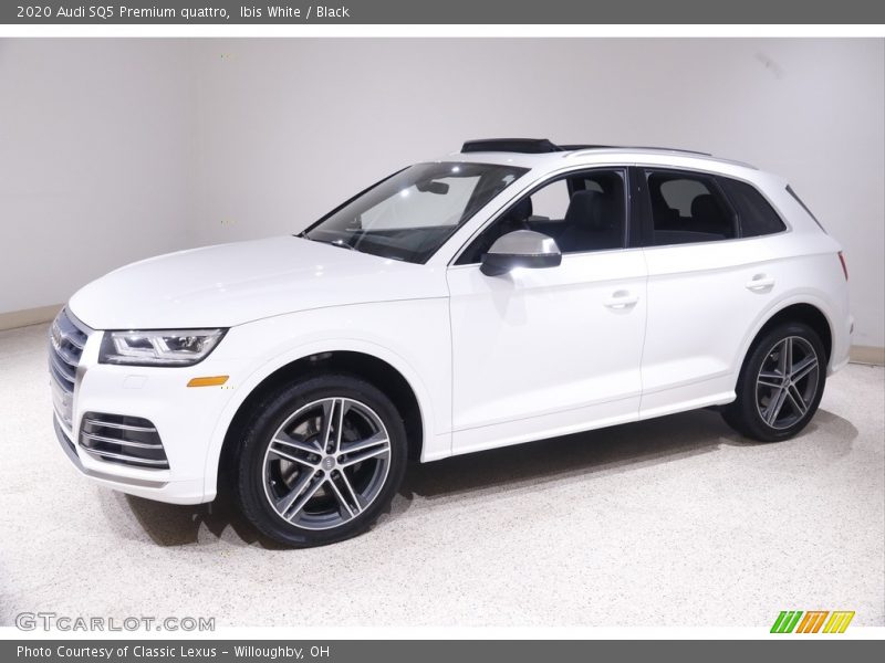 Front 3/4 View of 2020 SQ5 Premium quattro
