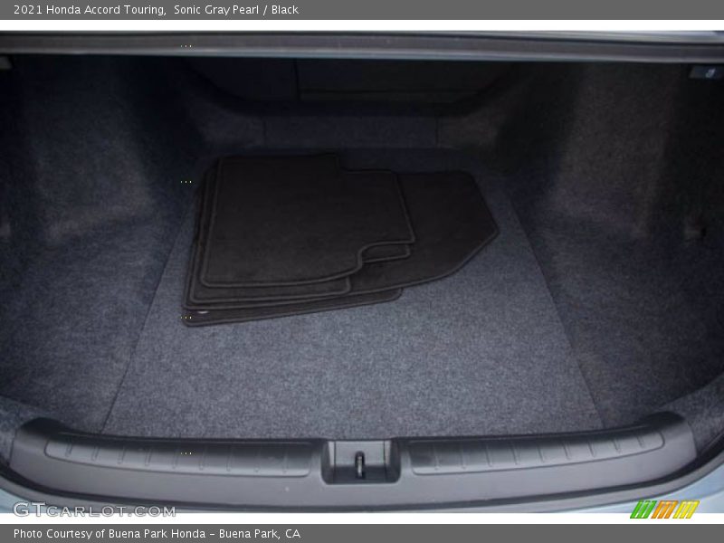 Sonic Gray Pearl / Black 2021 Honda Accord Touring