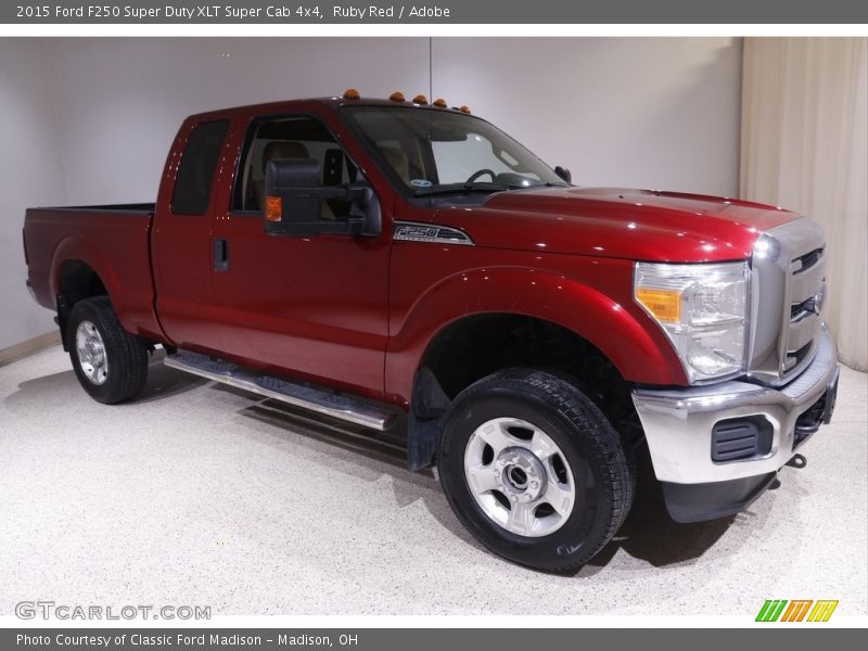 Front 3/4 View of 2015 F250 Super Duty XLT Super Cab 4x4