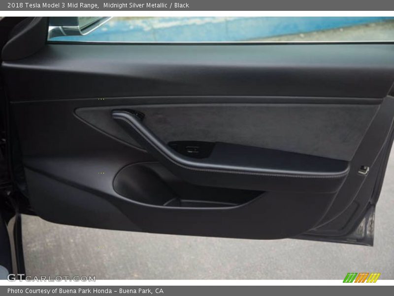 Door Panel of 2018 Model 3 Mid Range