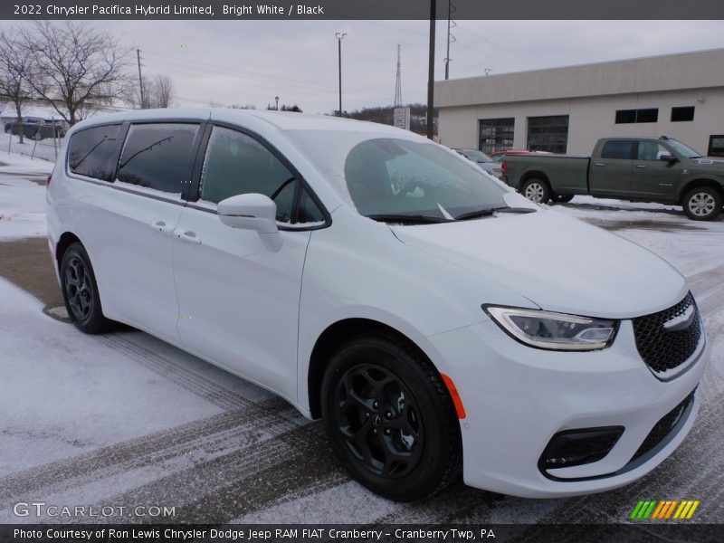 Front 3/4 View of 2022 Pacifica Hybrid Limited