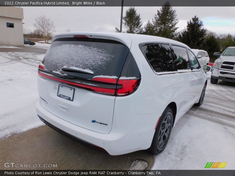 Bright White / Black 2022 Chrysler Pacifica Hybrid Limited